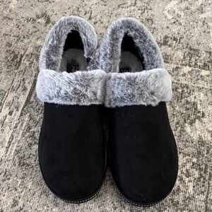 Cozy Black and Gray Fur-Lined Slipper shoes